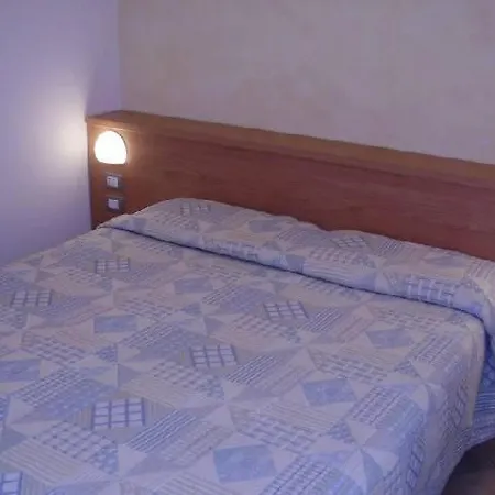 Rosmari Bilo 06 Resort Castelletto Di Brenzone